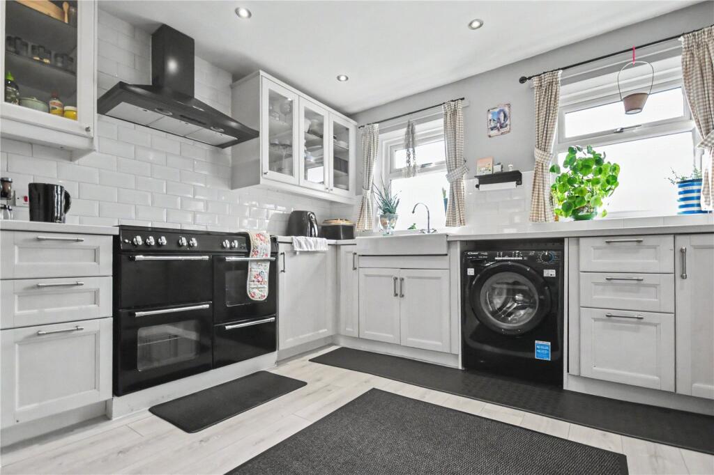 House in Wakefield, Lofthouse - More