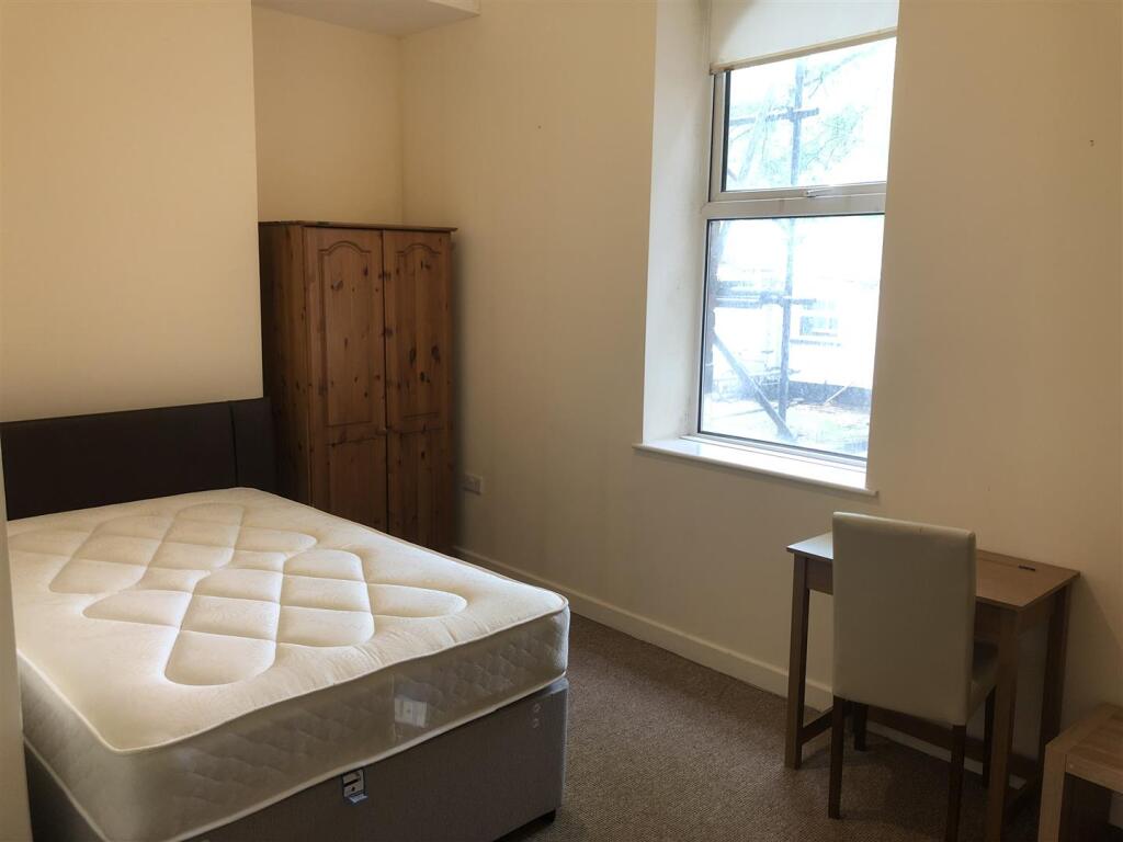 Apartment in Exeter, Newtown - View 4