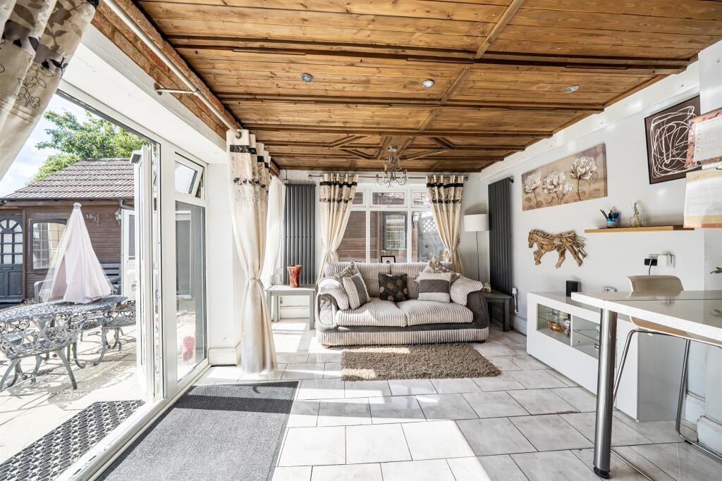 House in Slough, Windsor and Maidenhead - More
