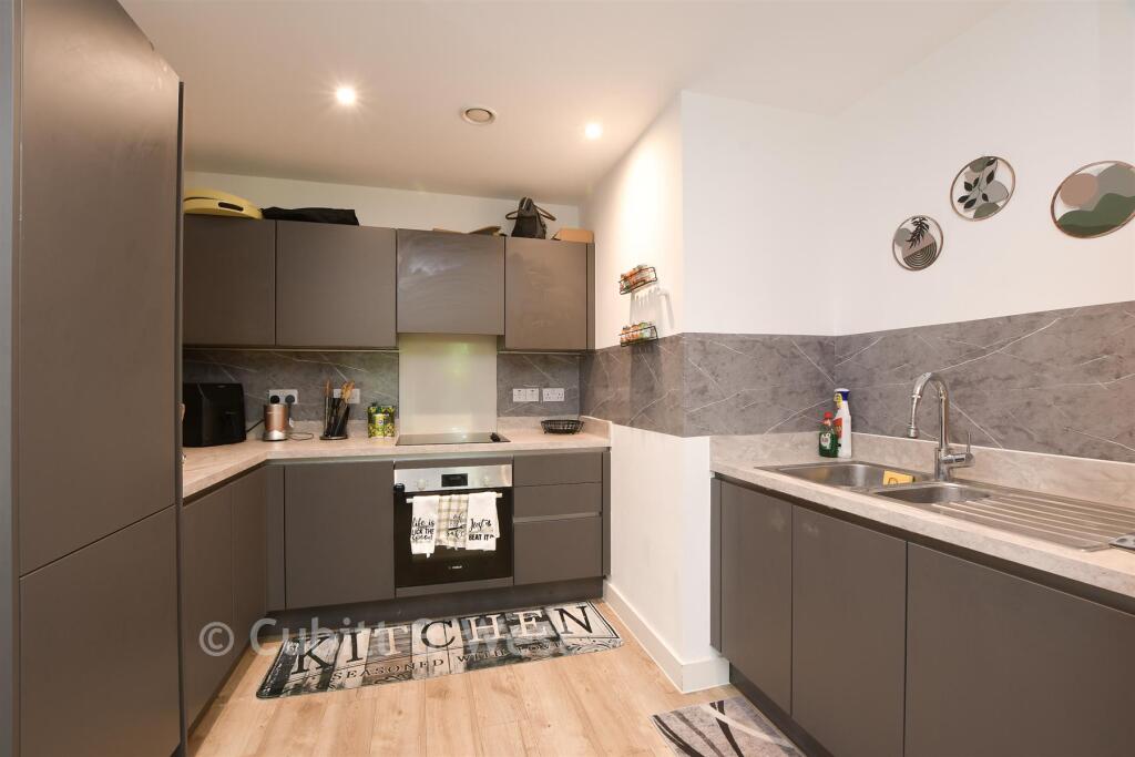 Marketfield Way, Redhill, Surrey - View 3