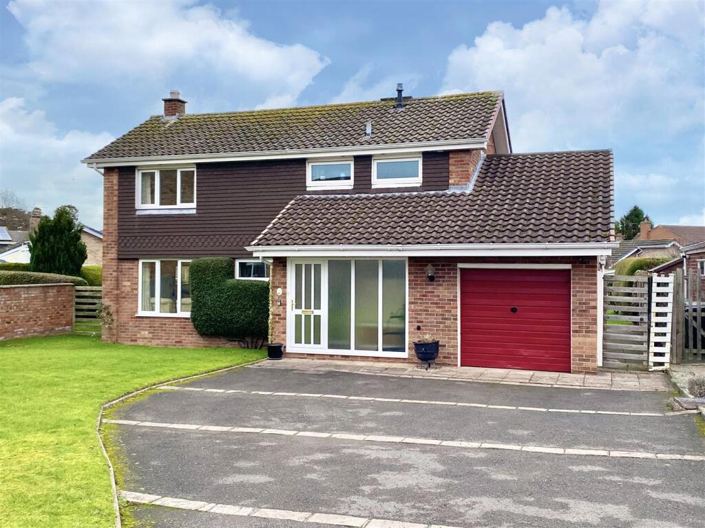 4-bed detached on 11 Allgold Drive, Shrewsbury, SY2 5NN, £400,000