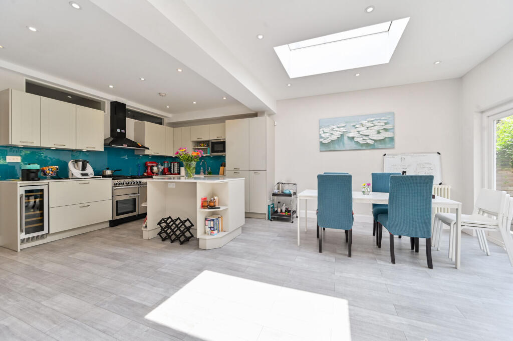 House in London - View 3