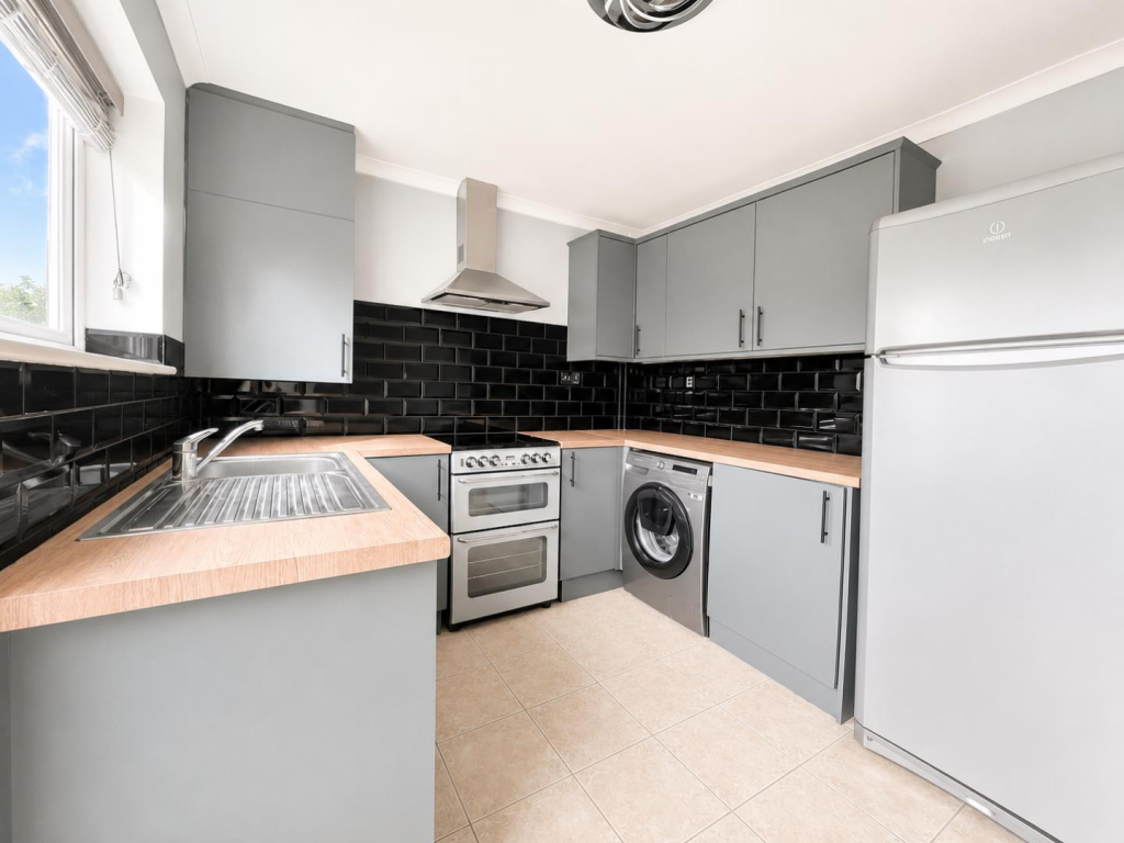 House in Tonbridge - More