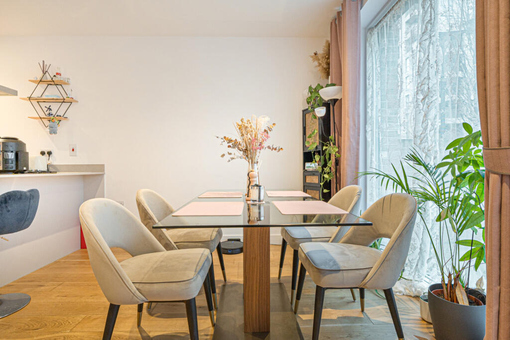 Apartment in London, Royal Borough of Greenwich - More