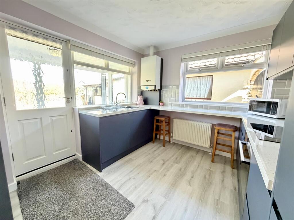 Sandy Lane, Upton photo 4