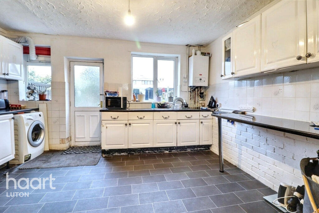 2-bed terraced on Connaught Road, Luton, £250,000
