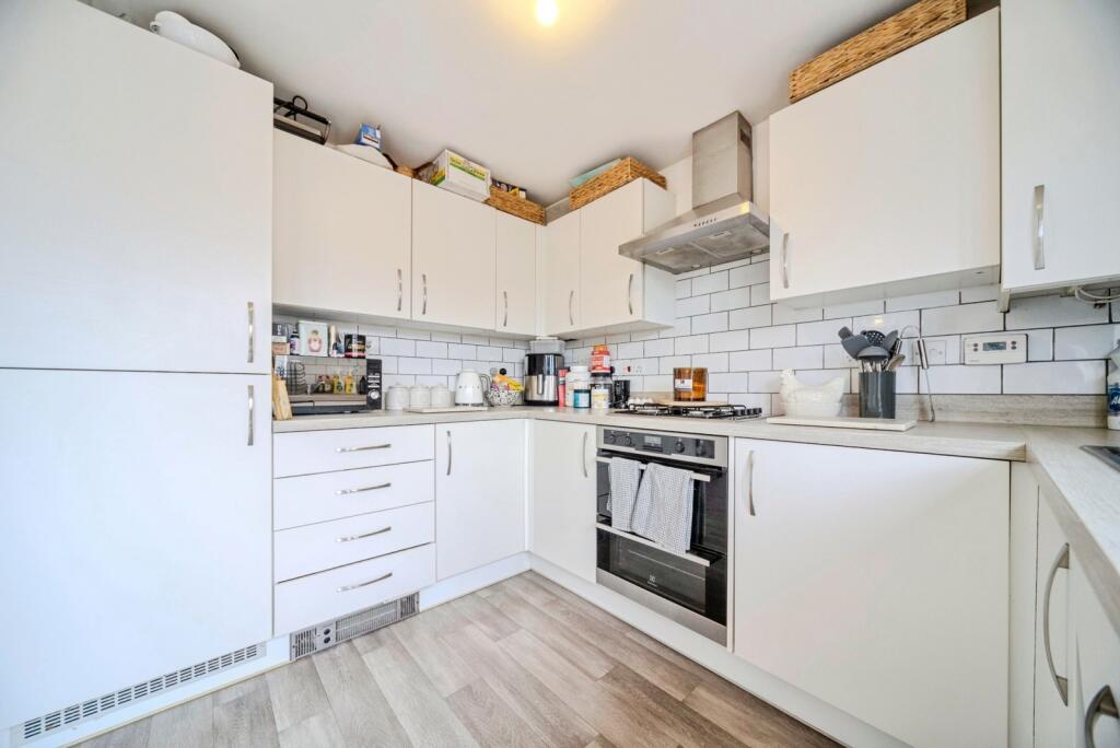 House in Milton Keynes, Whitehouse - View 3
