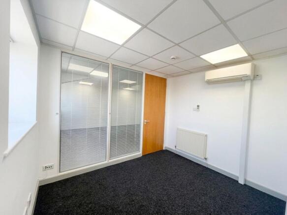 BOARDROOM / PRIVATE OFFICE
