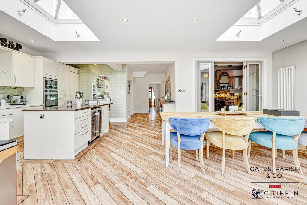 Tawny Avenue, Upminster, RM14 photo 3