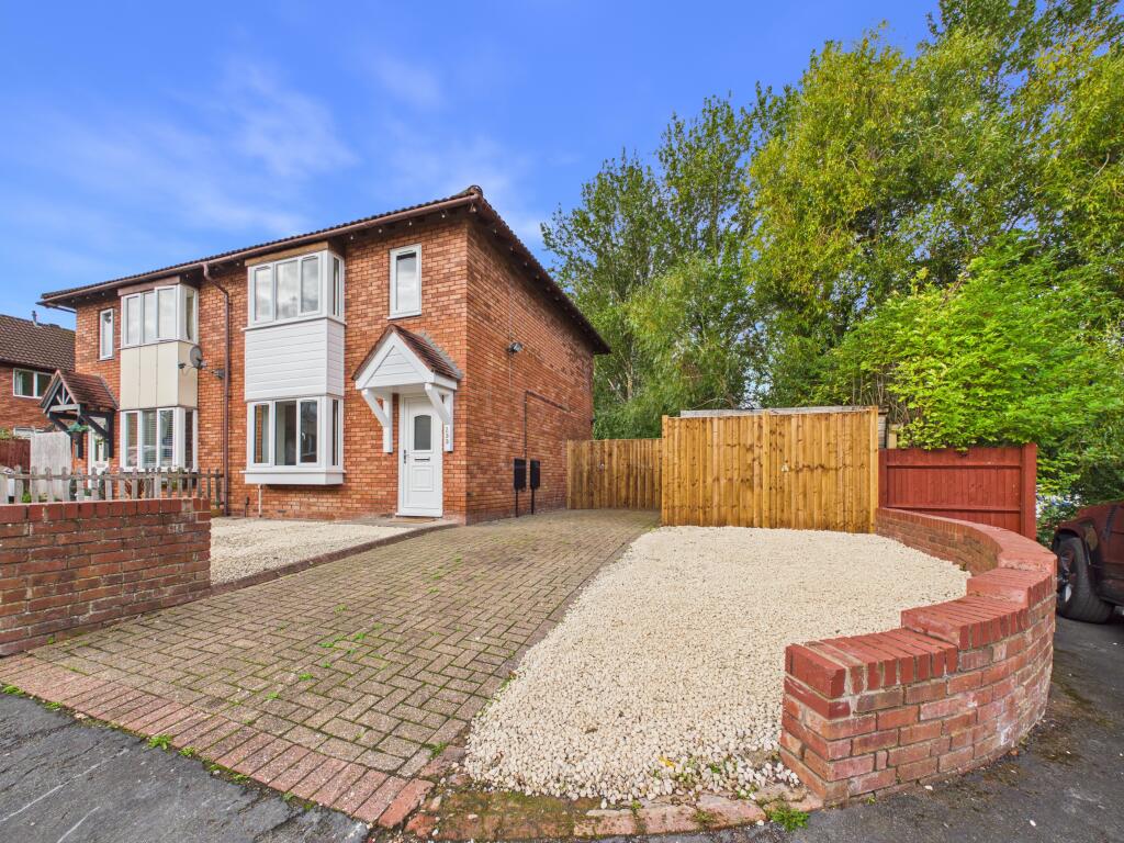 Main image of property: DUNLIN DRIVE, KIDDERMINSTER DY10 4TN
