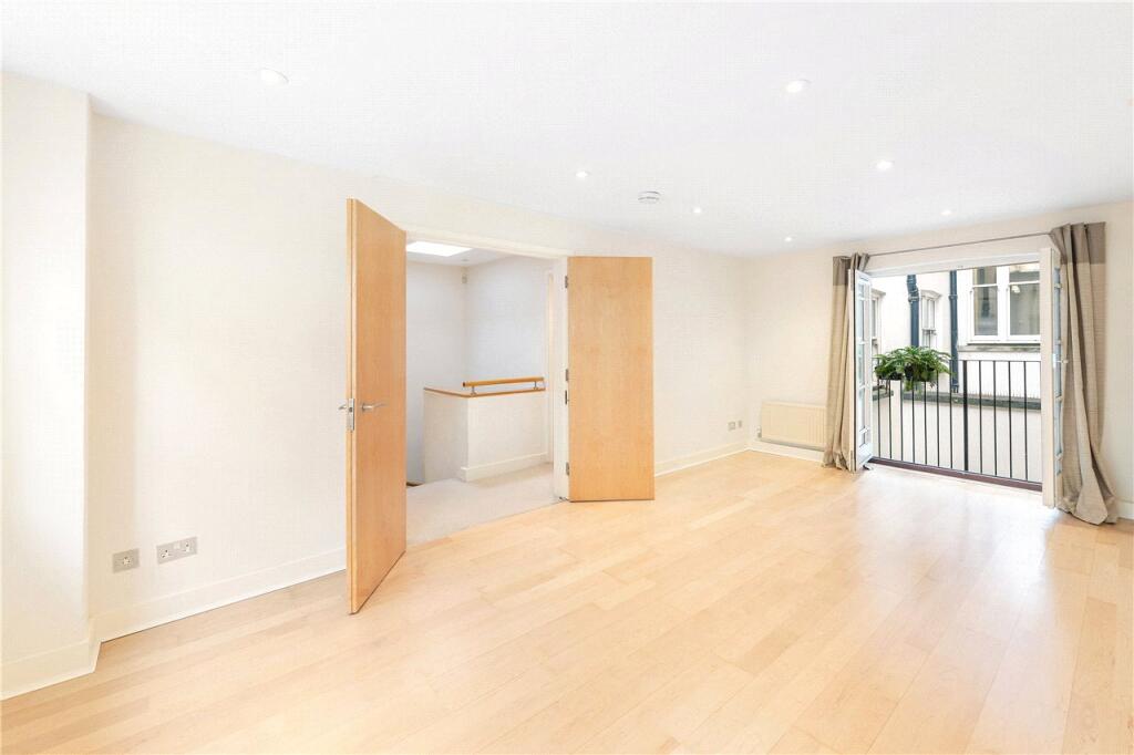 Main image of property: Queen's Gate Mews, London, SW7