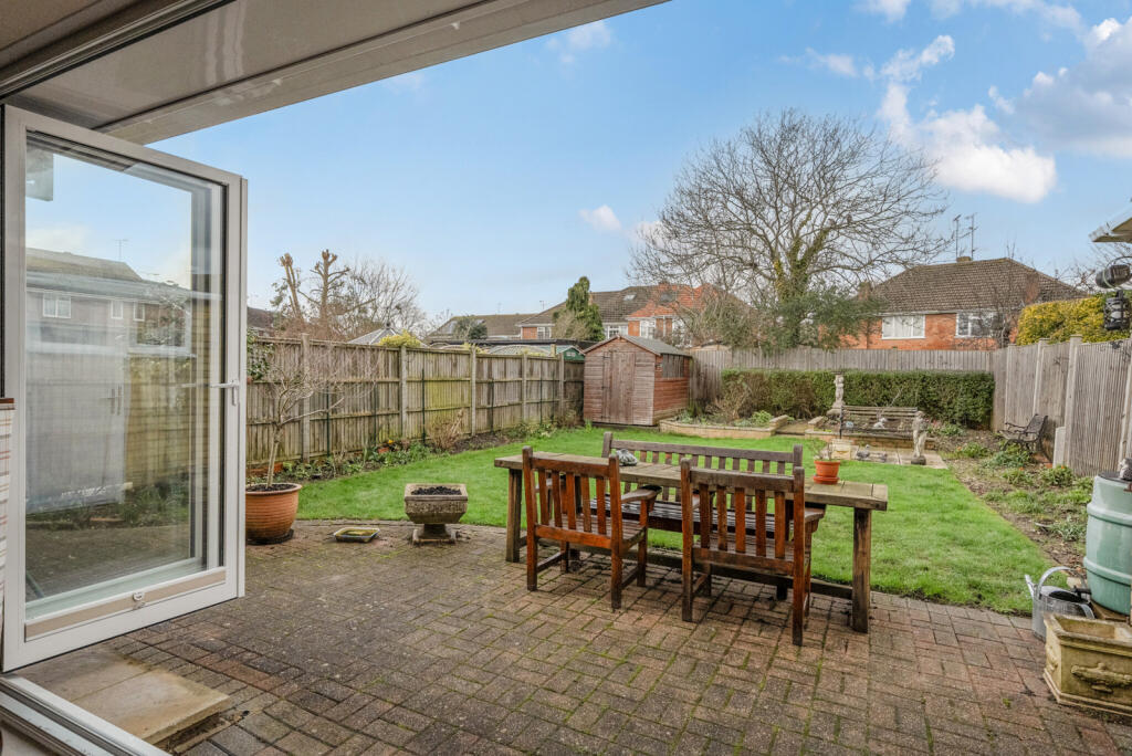 Ravensbourne Drive, Woodley, Reading, Berkshire, RG5 photo 4