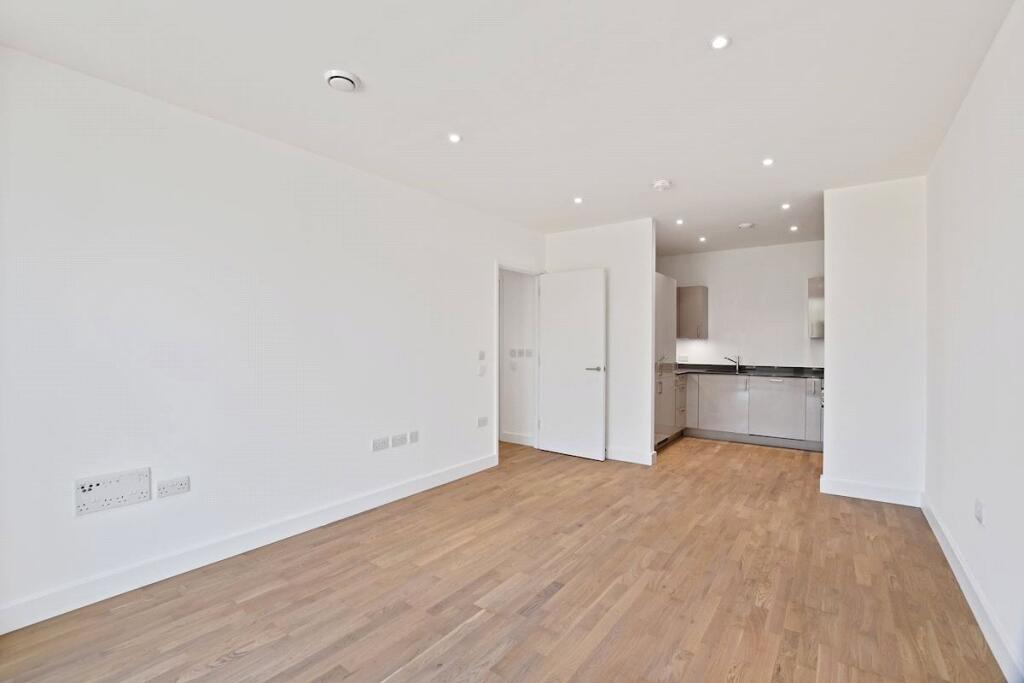 Apartment in Chelmsford - View 4
