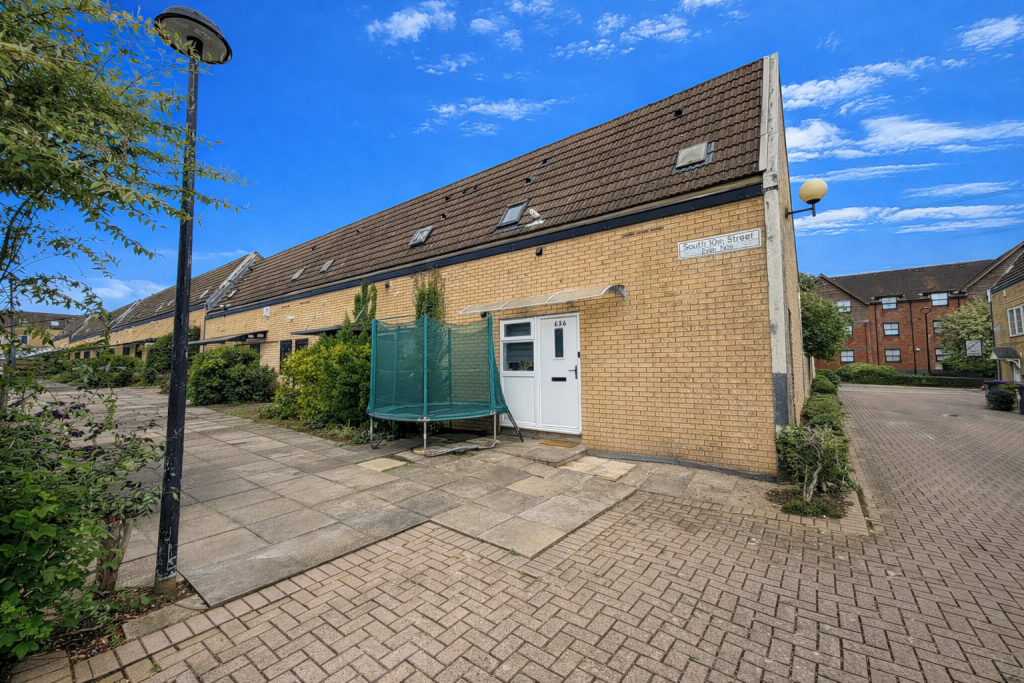 2-bed terraced on South Tenth Street, Milton Keynes, MK9, £285,000