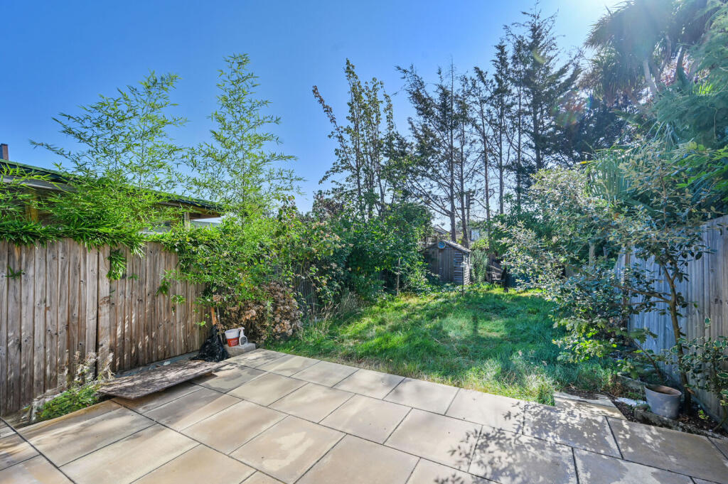 House in New Malden, West Barnes - More