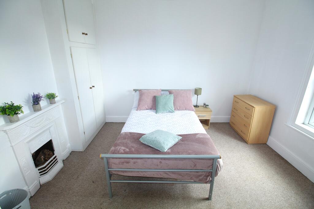 House in Lincoln - View 3