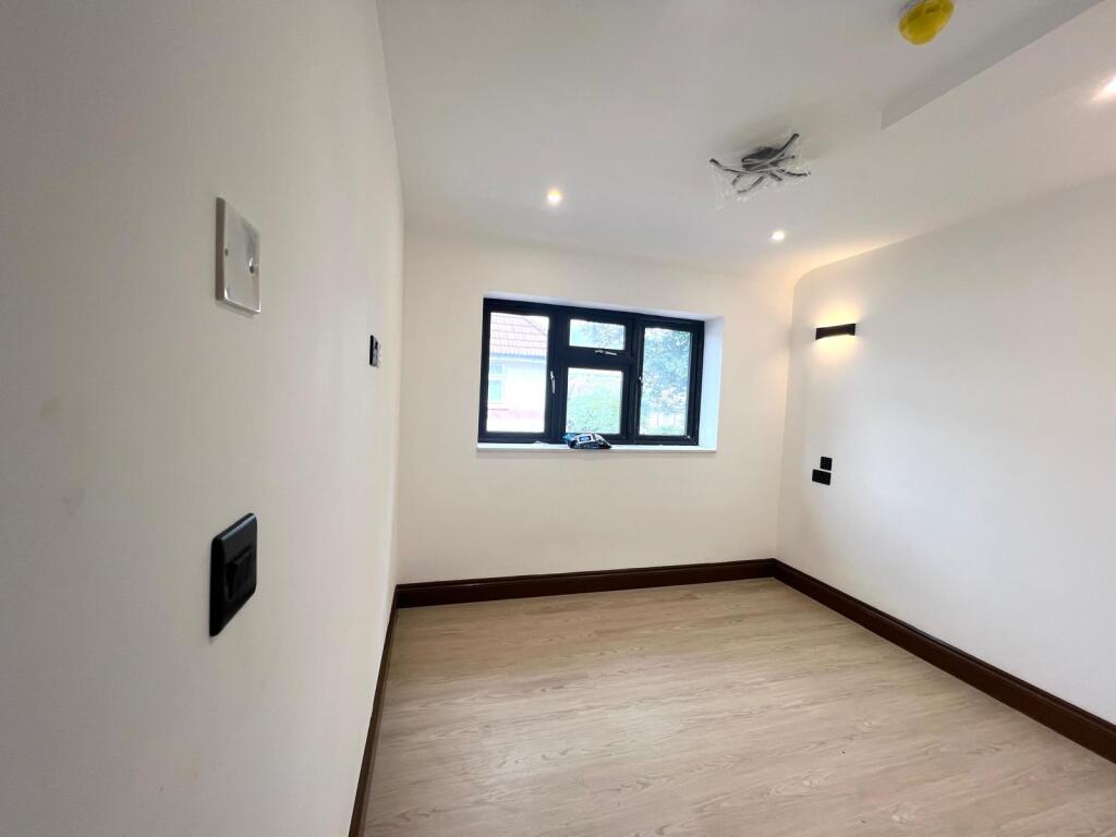 House in Southall - View 3