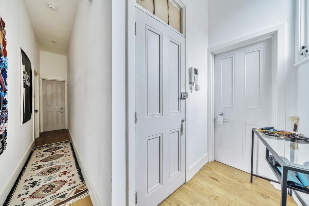 Apartment in London - More