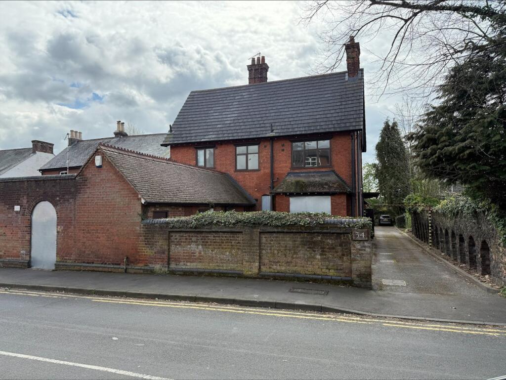 Main image of property: 34 Grosvenor Road, St Albans, AL1 3AE