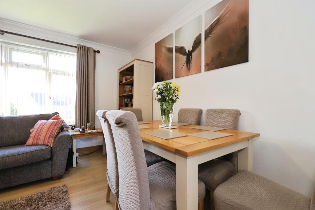 Apartment in Wolverhampton, Wood End - More