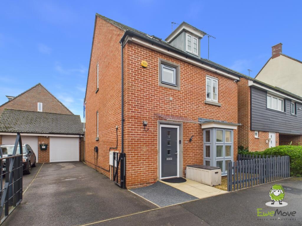 4-bed detached on Penton Way, Basingstoke, Hampshire, RG24, £510,000