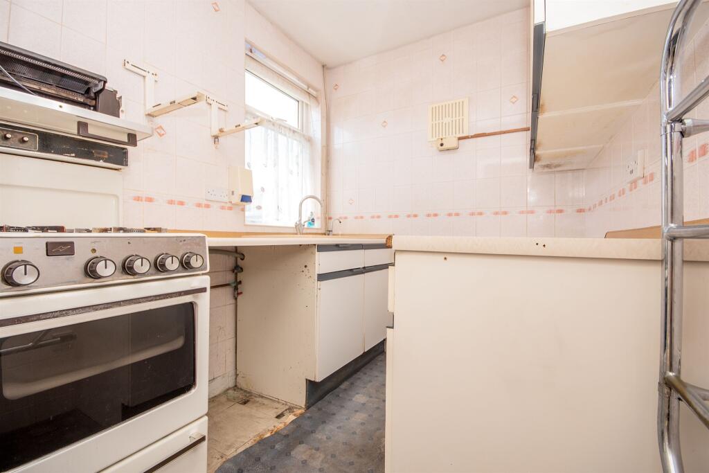 Alexandra Road, Desborough, Kettering - View 5