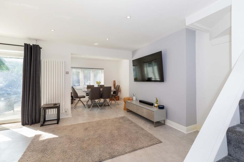 House in Slough, Cox Green - View 5