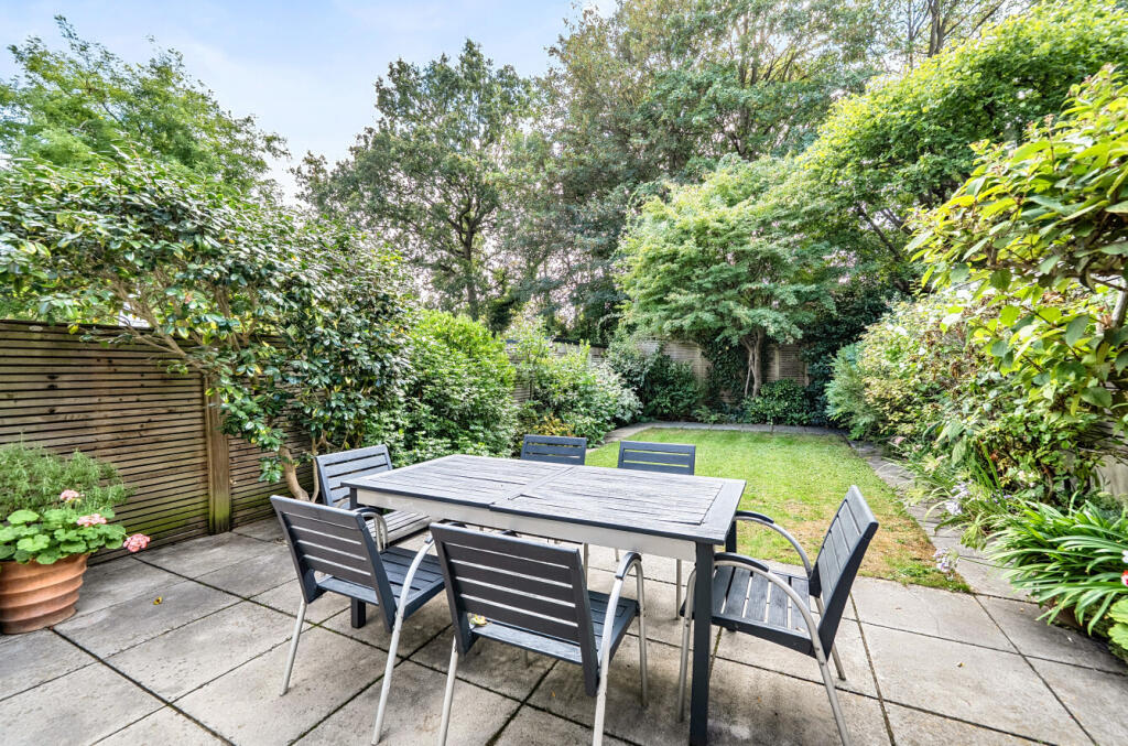 House in London, Shepherd's Hill, Crouch End - More