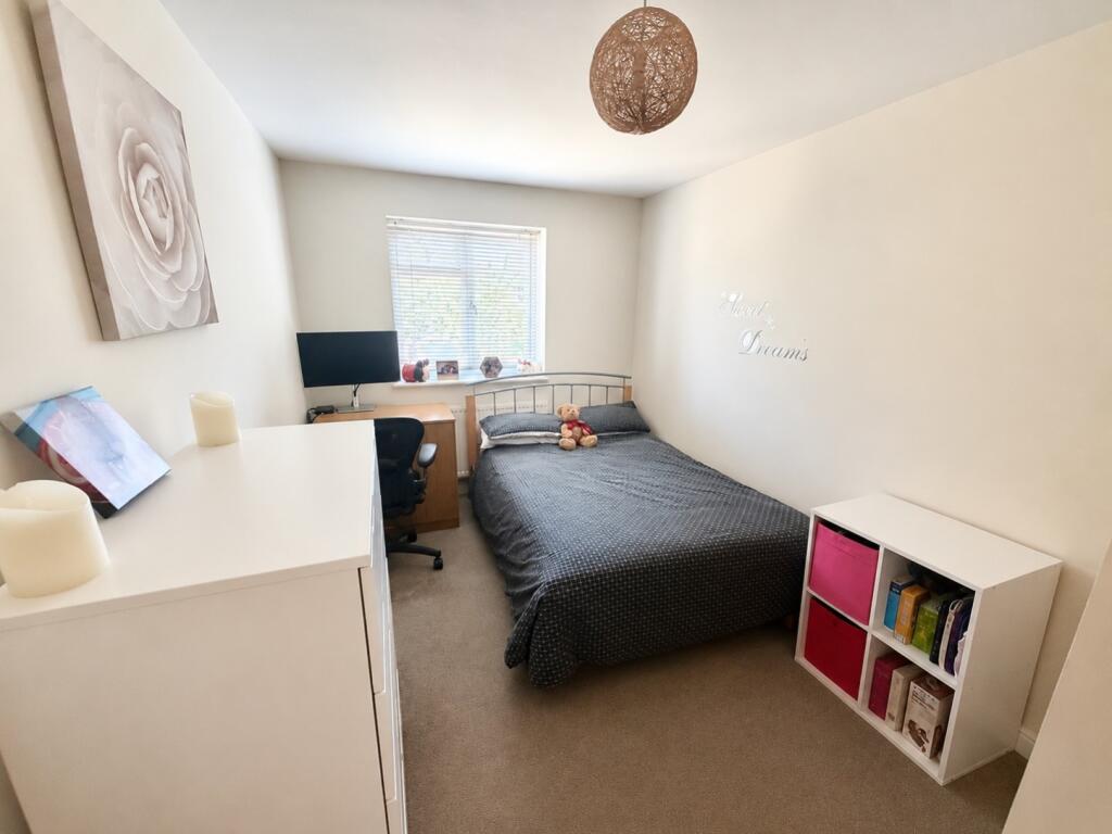 House in Runnymede, Ripley Springs, Egham - More
