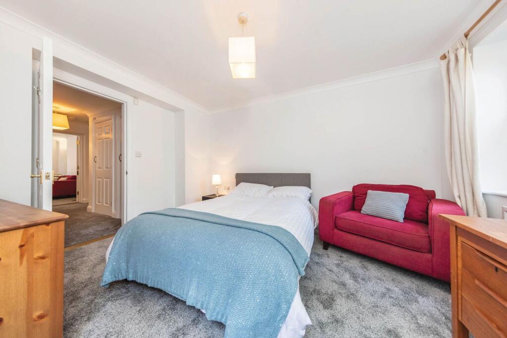 Apartment in London - View 5