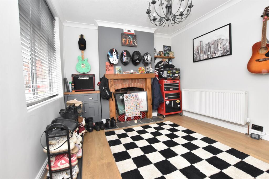 Oak Tree Road, NG17 - View 5