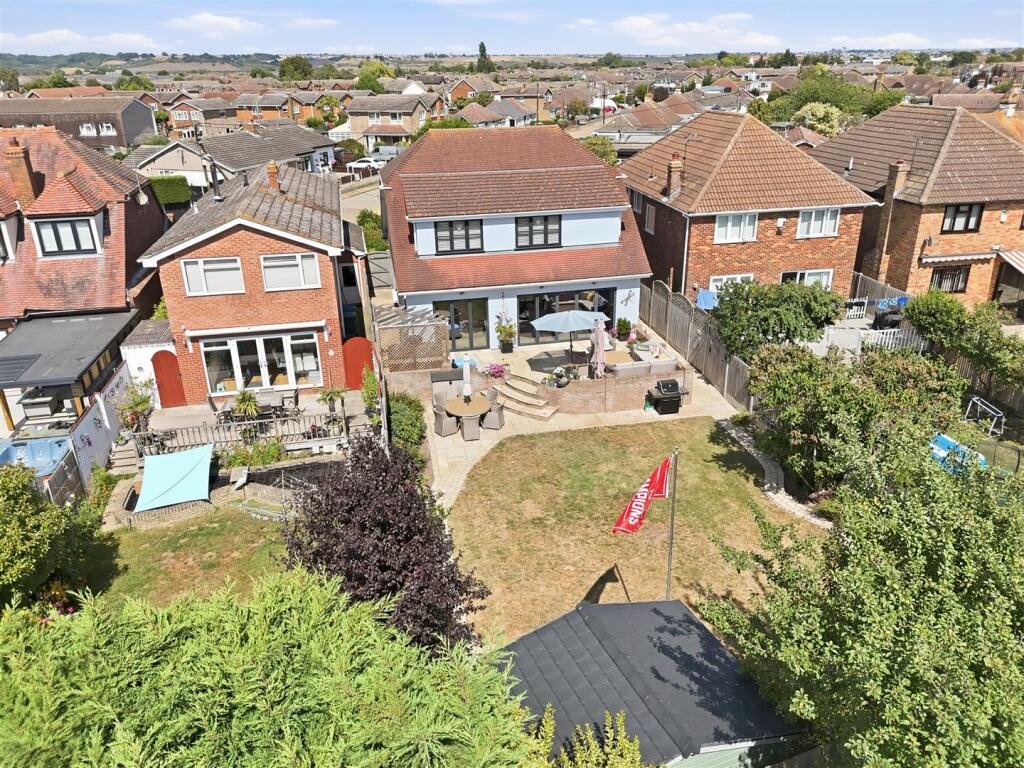 Mayland Avenue, Canvey Island photo 3