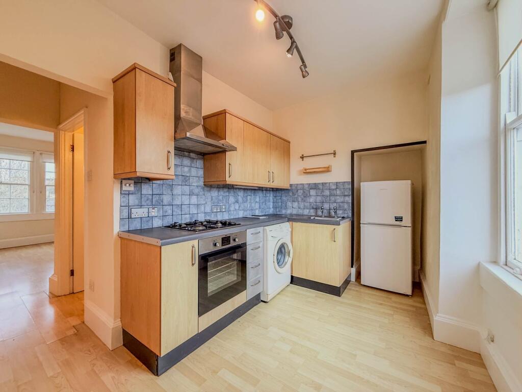 Apartment in Bath, Larkhall - View 4