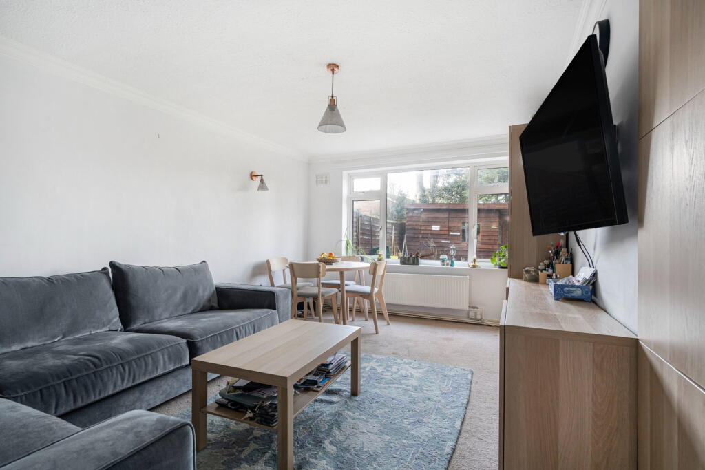 Apartment in Kingston upon Thames - View 3