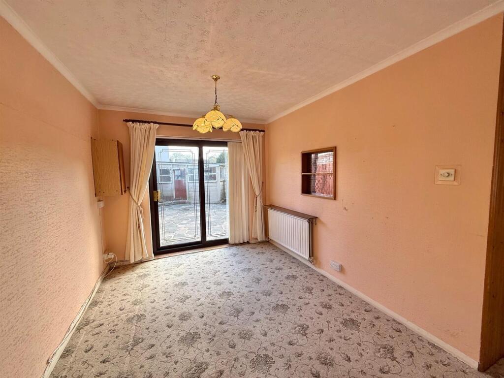 Pinewood Way, Hutton, Brentwood photo 4