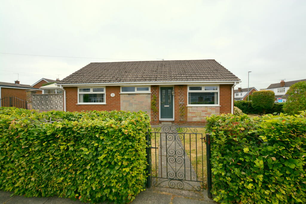 Leesway Drive, Denton, M34, Tameside photo 2