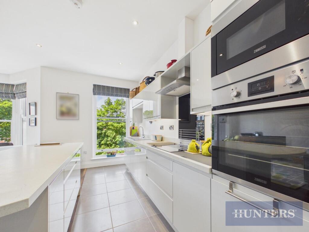 Apartment in Scarborough, South Cliff - View 6