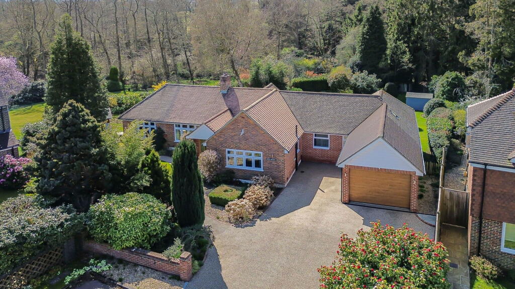 Main image of property: Chesworth Close, Horsham, West Sussex, RH13 5AL