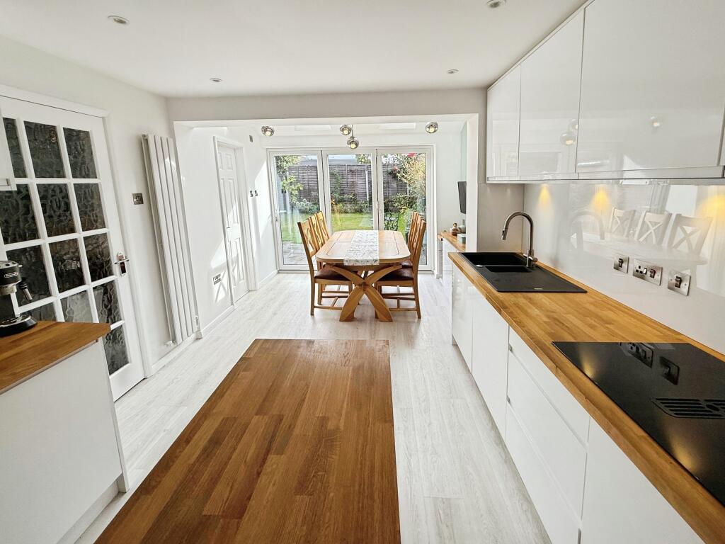 5-bed detached on Saddlers Close, Burbage, £400,000