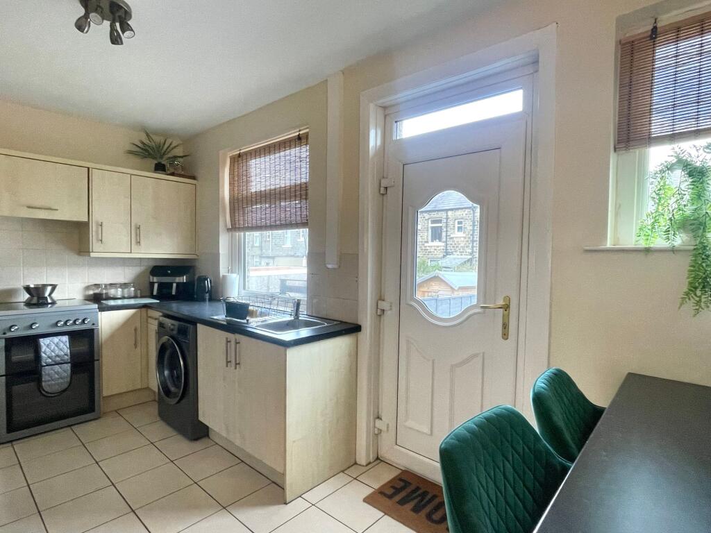 Western Road, Cowlersley, Huddersfield, HD4 5TH photo 3