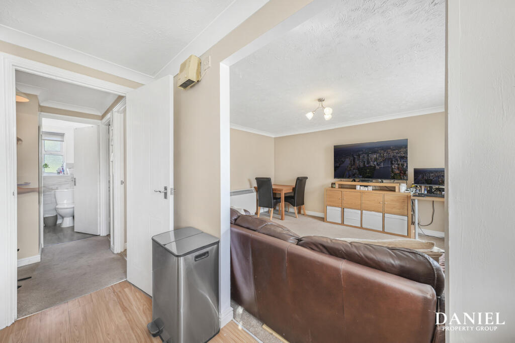 Apartment in Basildon, Langdon Hills - View 5