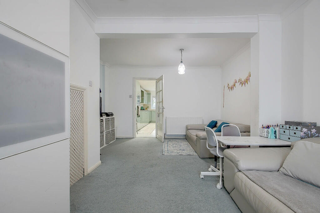 House in London - View 2