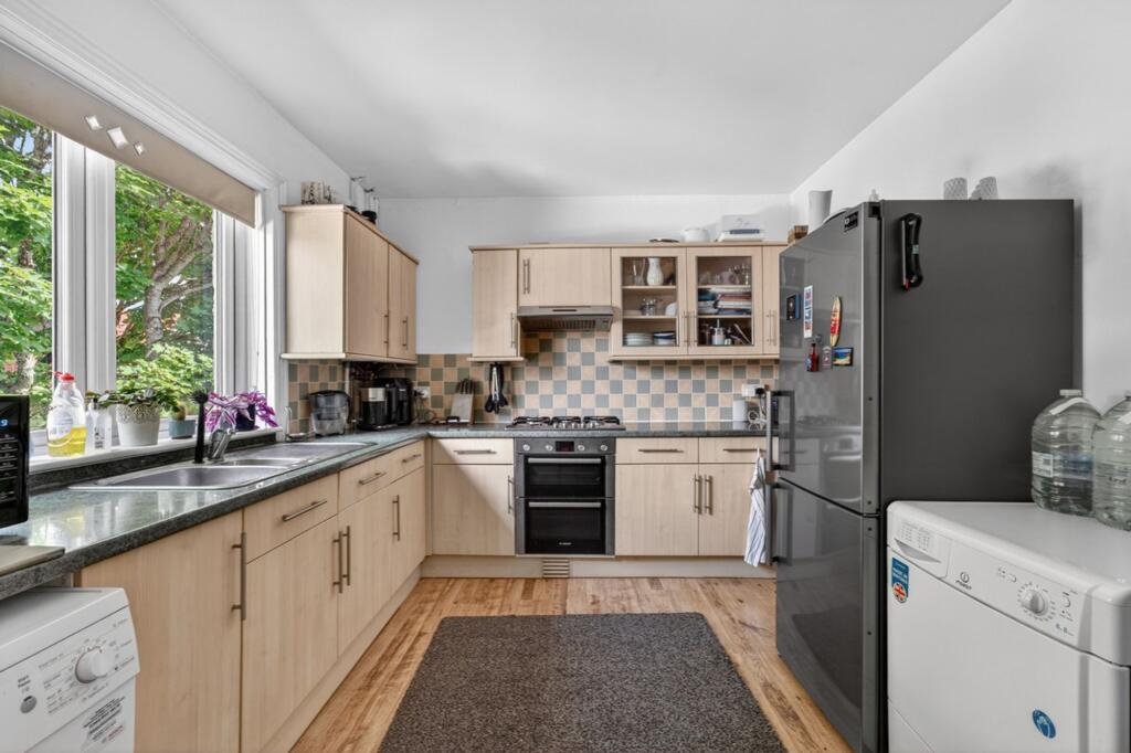 Apartment in Christchurch, Iford, Bournemouth - View 5