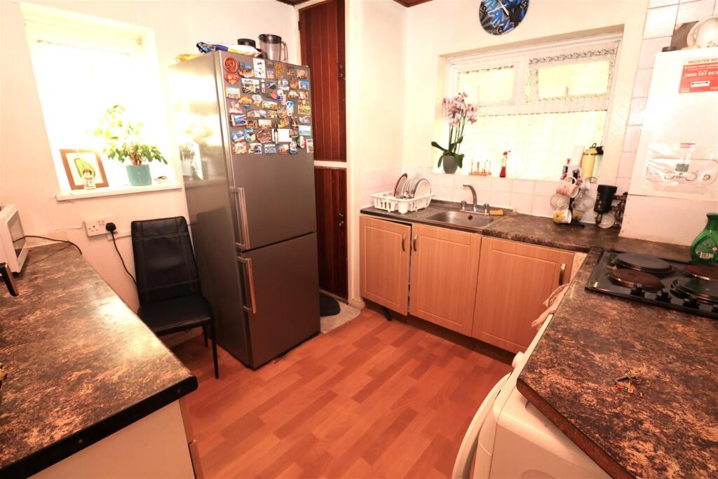 Apartment in London, London Borough of Brent - View 3