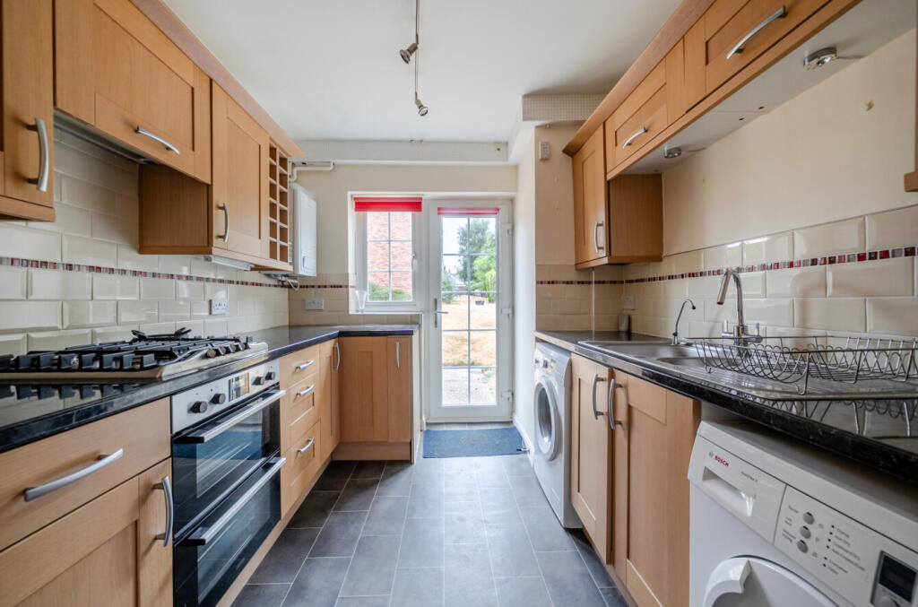 Apartment in Hart, Fleet - View 4