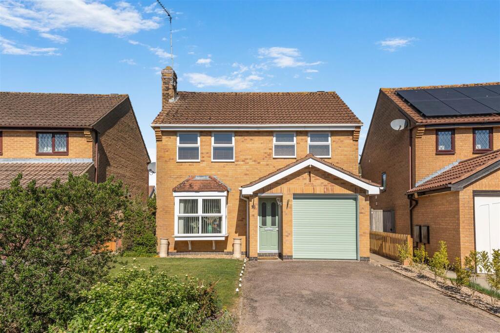 Main image of property: Winchester Close, Banbury - superb new kitchen