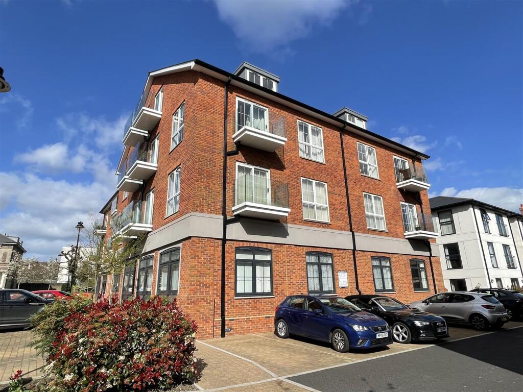 2-bed house on Fountain Way, Salisbury, £182,500