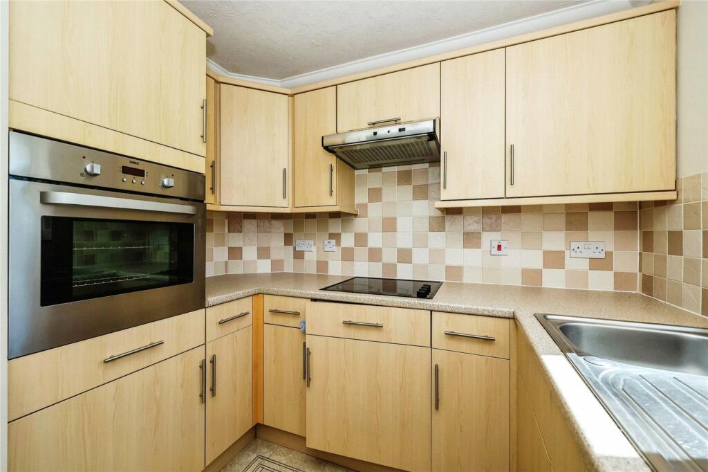 Apartment in Havant, Hampshire - More