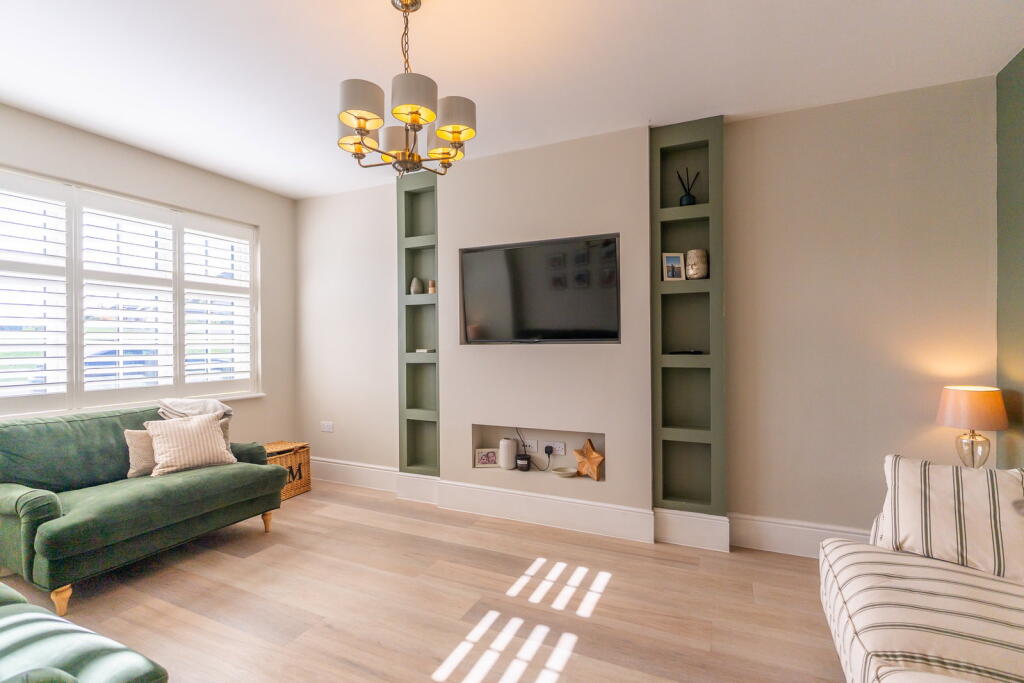 House in East Hampshire, Alton - More