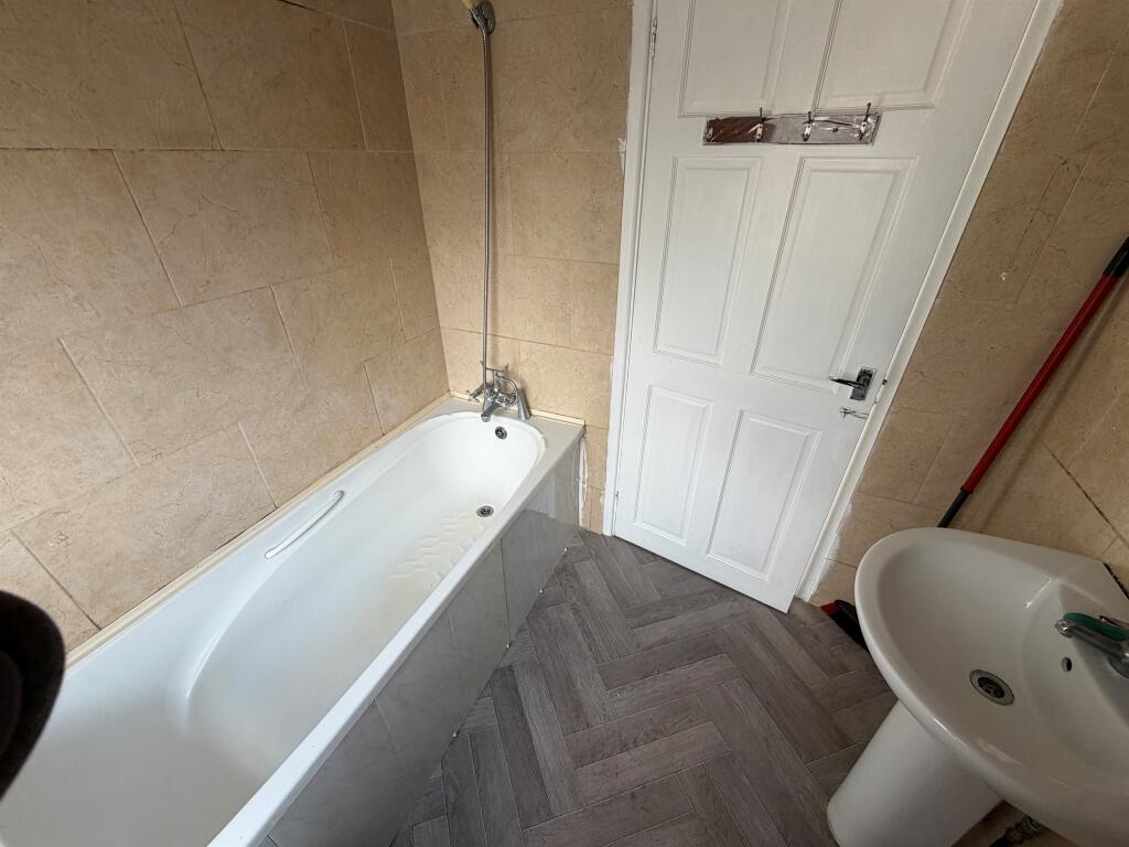 Apartment in Peterborough, Millfield - View 4